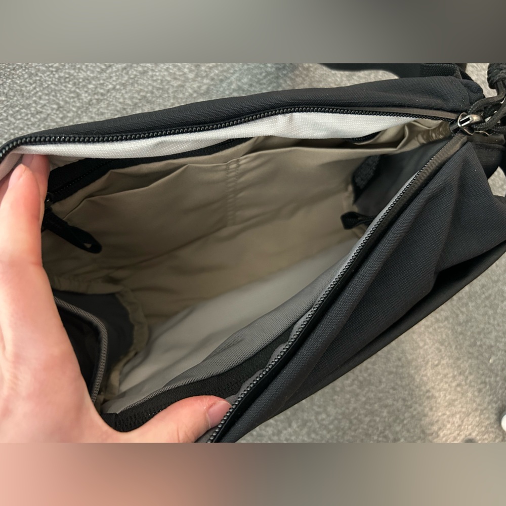 NWT Bellroy Venture Sling 6L - Black - Picture 3 of 9